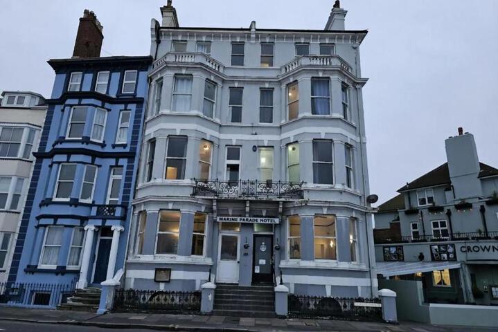 OYO Marine Parade Hotel Eastbourne Pier