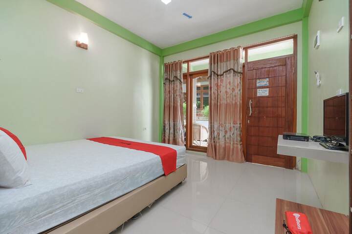 Room 8 of 12
