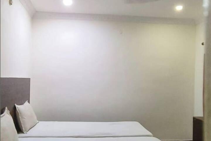 Room 17 of 22