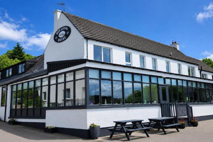 Ben Loyal Hotel