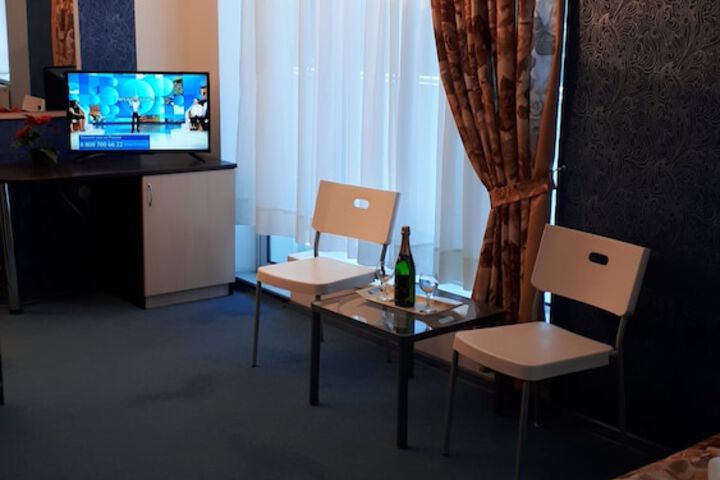 Room 11 of 24