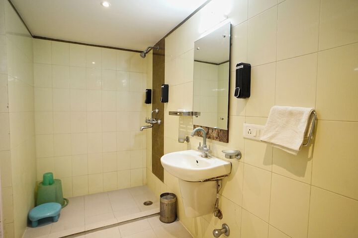 Room 44 of 75
