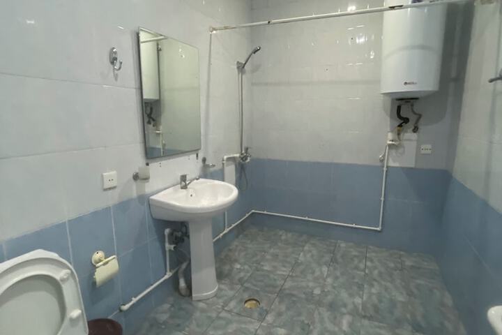 Room 10 of 19
