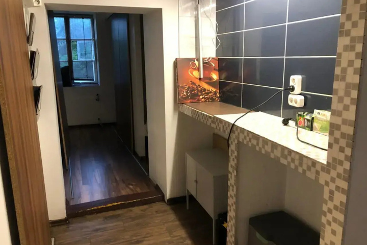 Room 4 of 8