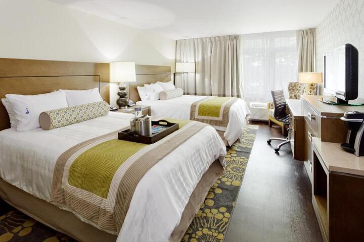 Quadruple Accessible Queen Size Bed (8 of 9)