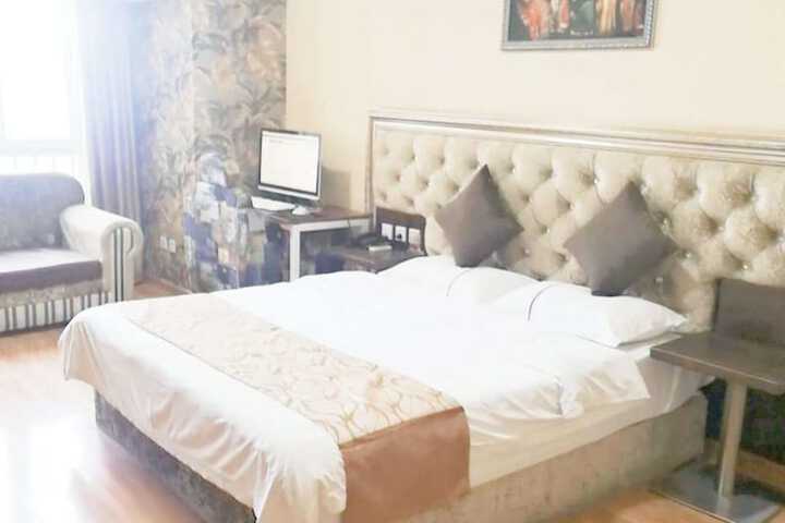 Room 15 of 25