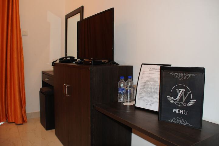 Room 8 of 30