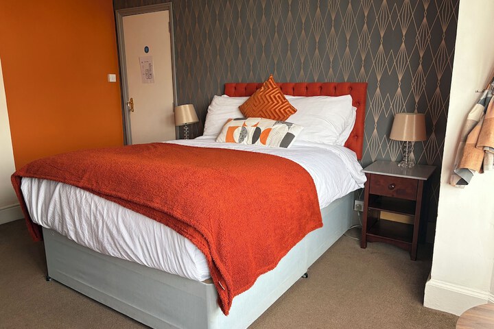 Room 2 of 48