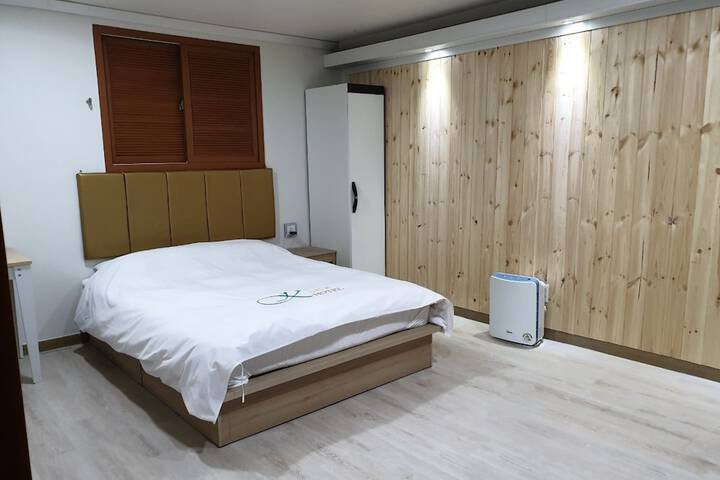 Room 4 of 25