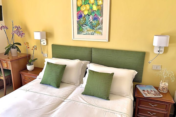 Room 3 of 44