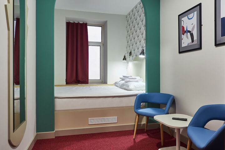 Room 7 of 18