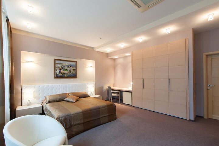 Room 5 of 38