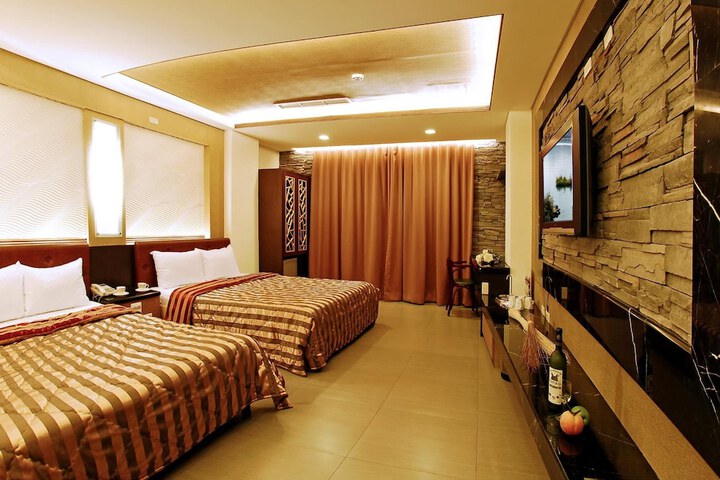 Room 14 of 30