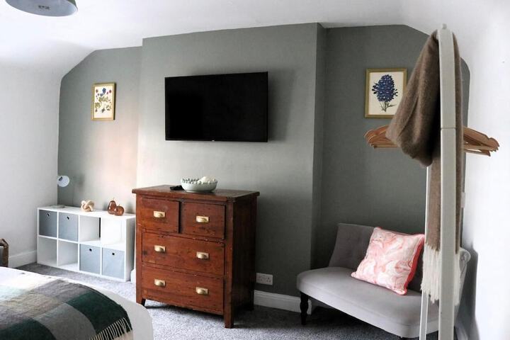 Room 5 of 28