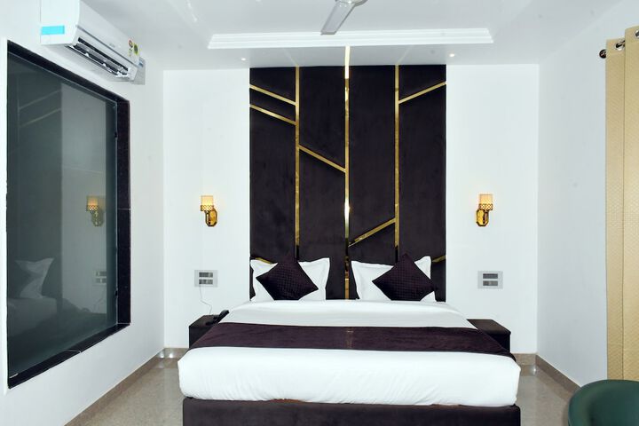 Room 25 of 94