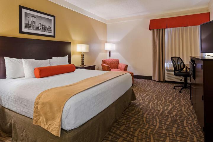 1 Queen Bed Mobility Accessible Communication Assistance Bathtub Full Breakfast (10 of 13)