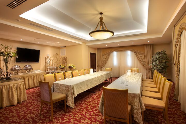 Ballroom/Hall 22 of 24