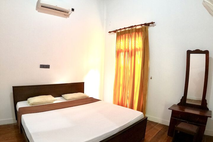 Room 4 of 32