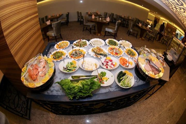 Dining 43 of 56