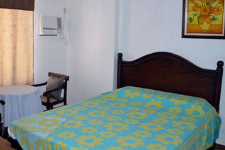 Room 6 of 10