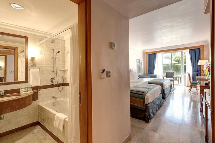 Room 27 of 185