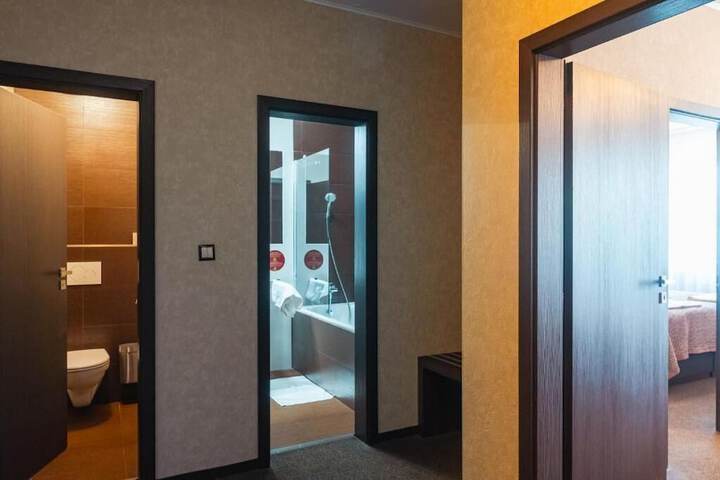 Room 9 of 46