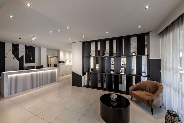 Entrance & Lobby