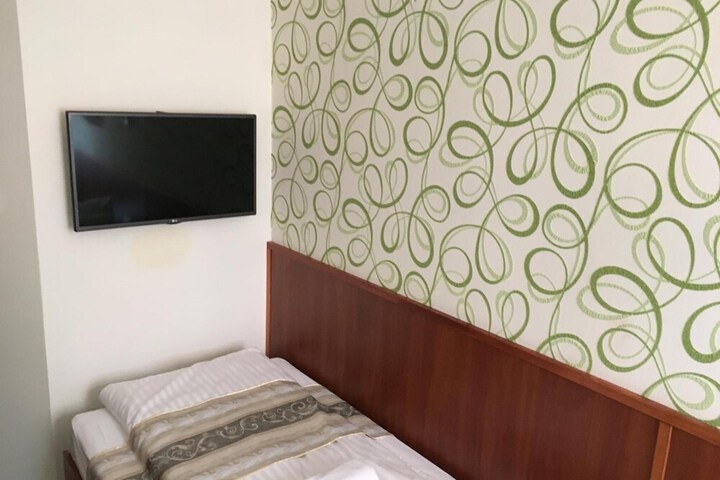Room 13 of 48