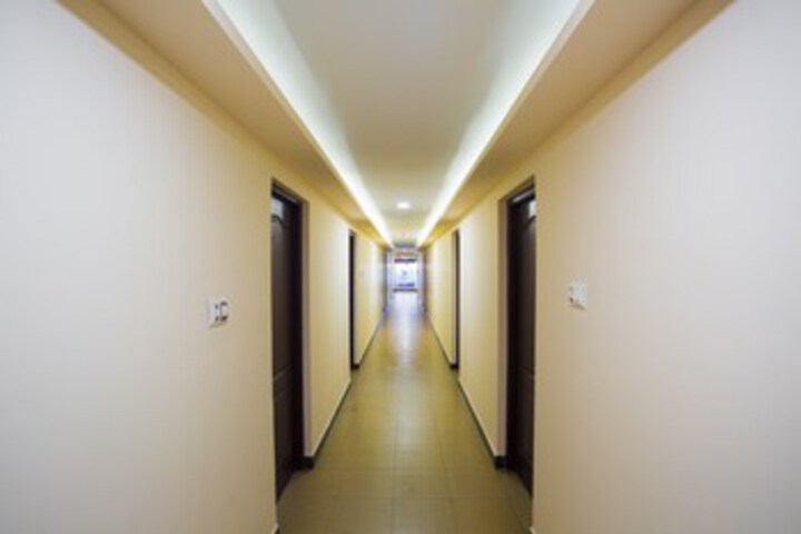 Ballroom/Hall 25 of 32