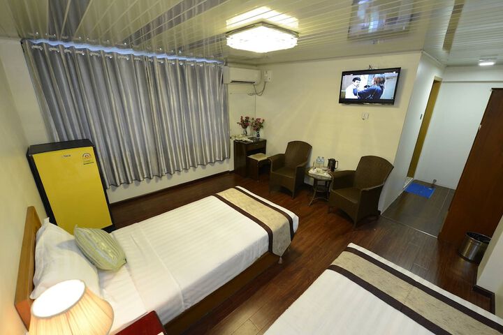 Room 5 of 34