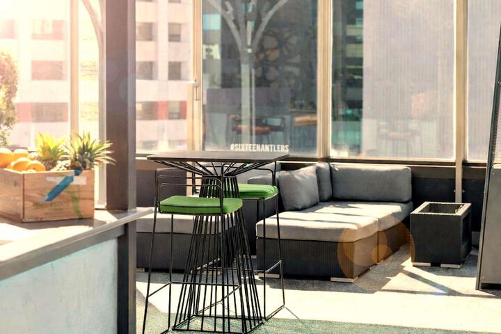 Lounge 72 of 132