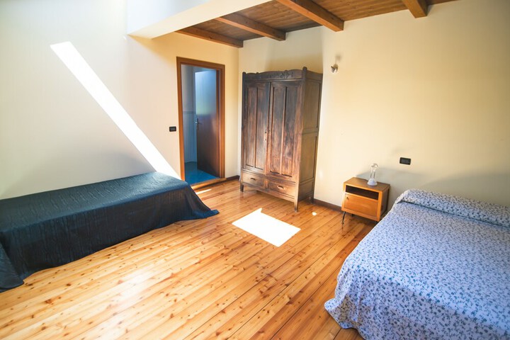 Room 14 of 77