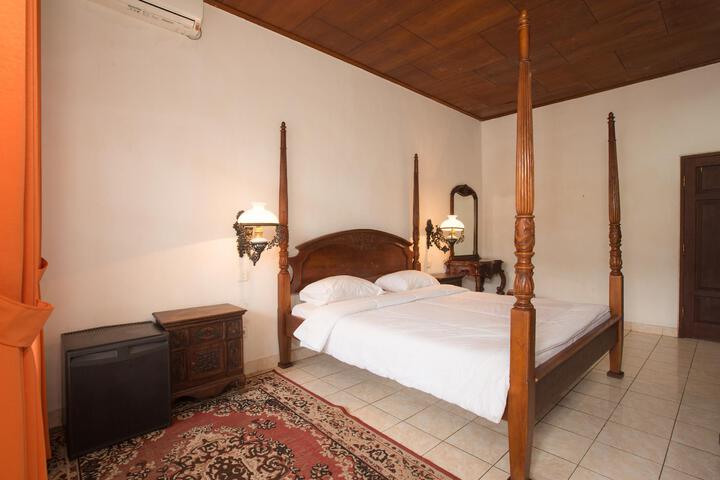 Room 2 of 8