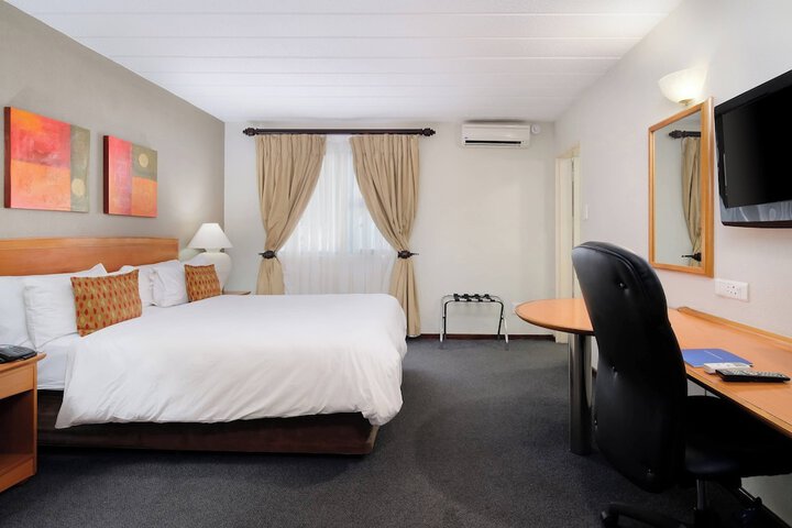 Room 4 of 34