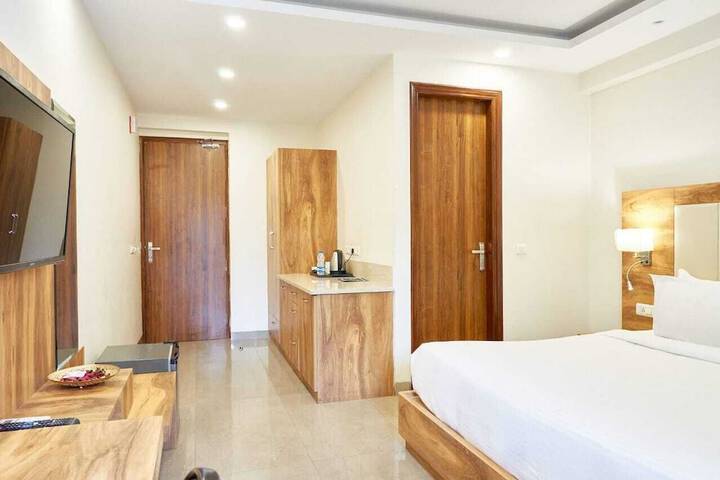 Room 9 of 32