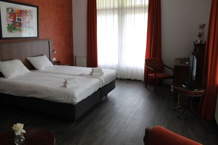 Room 15 of 48
