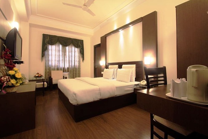Room 9 of 25