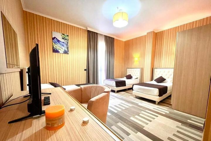 Room 32 of 62