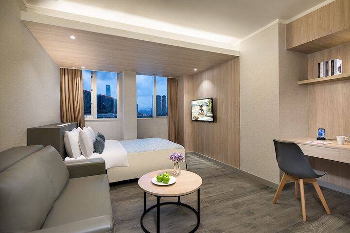Room 7 of 12