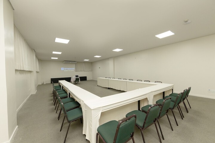 Ballroom/Hall 121 of 126