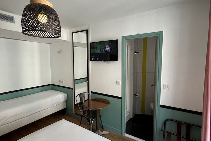 Room 26 of 42