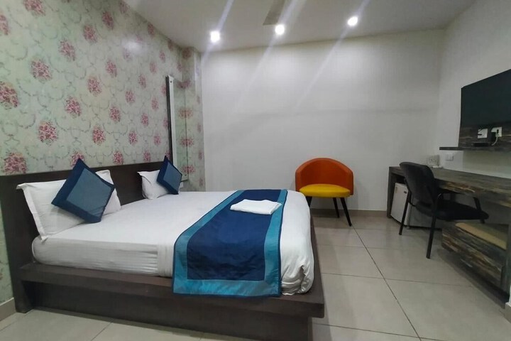 Room 14 of 32