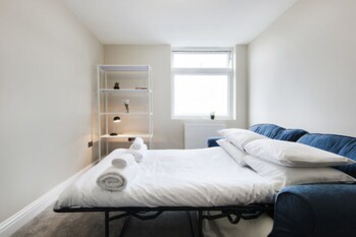 Room 28 of 33