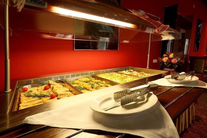 Dining 33 of 40