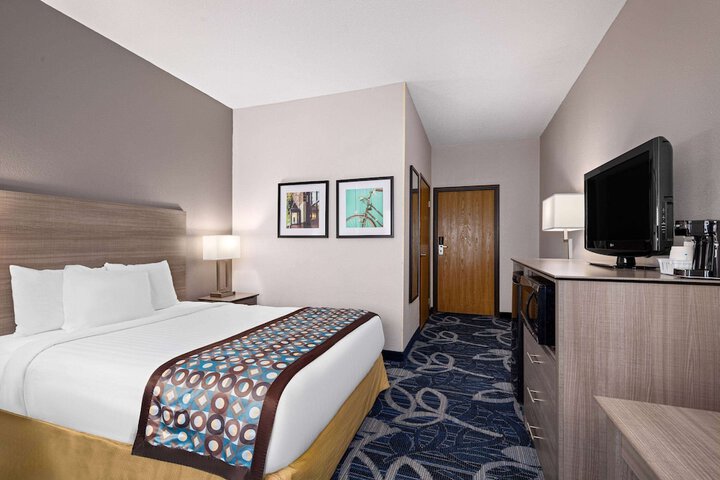 1 Queen Bed Accessible Room (9 of 13)