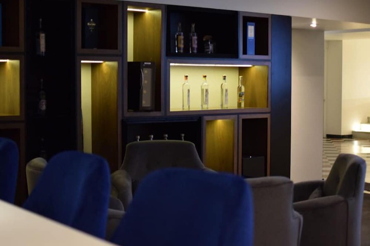 Lounge 50 of 58