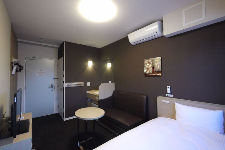 Room 4 of 25