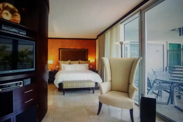 Room 6 of 18