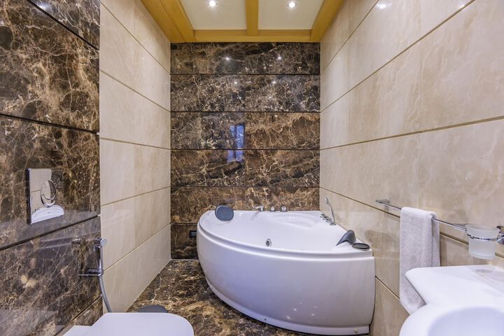 Jetted tub