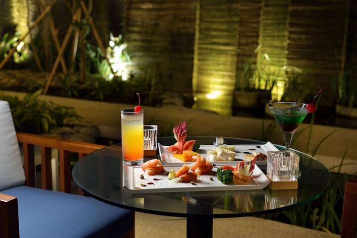 Lounge 85 of 100